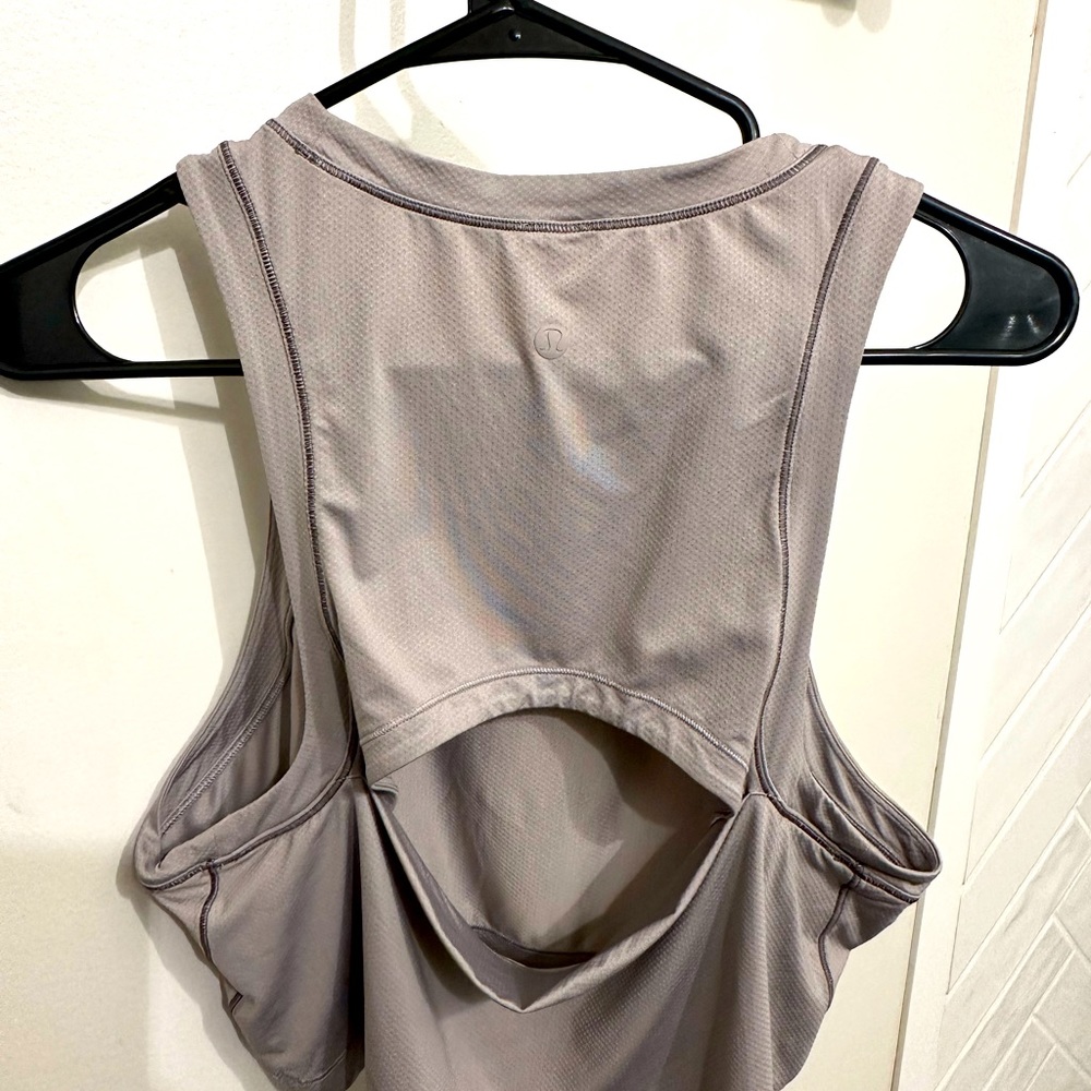 lululemon cropped work out tank